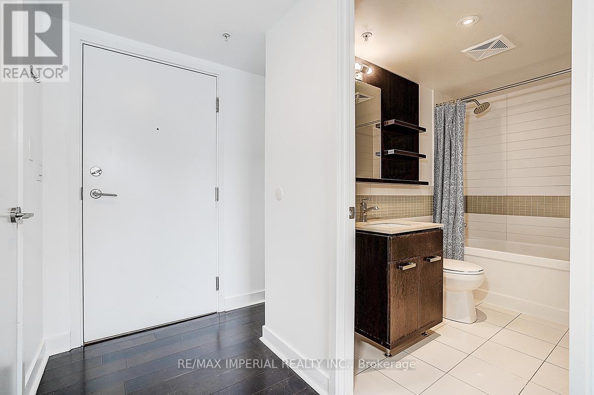 1503 - 295 Adelaide Street W, Toronto, ON - Indoor