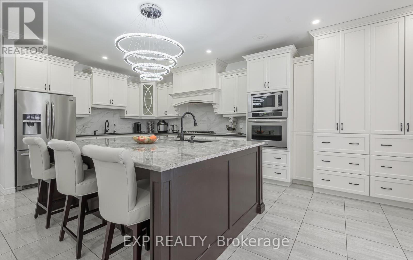 228 Greti Drive, Hamilton, ON - Indoor Photo Showing Kitchen With Upgraded Kitchen