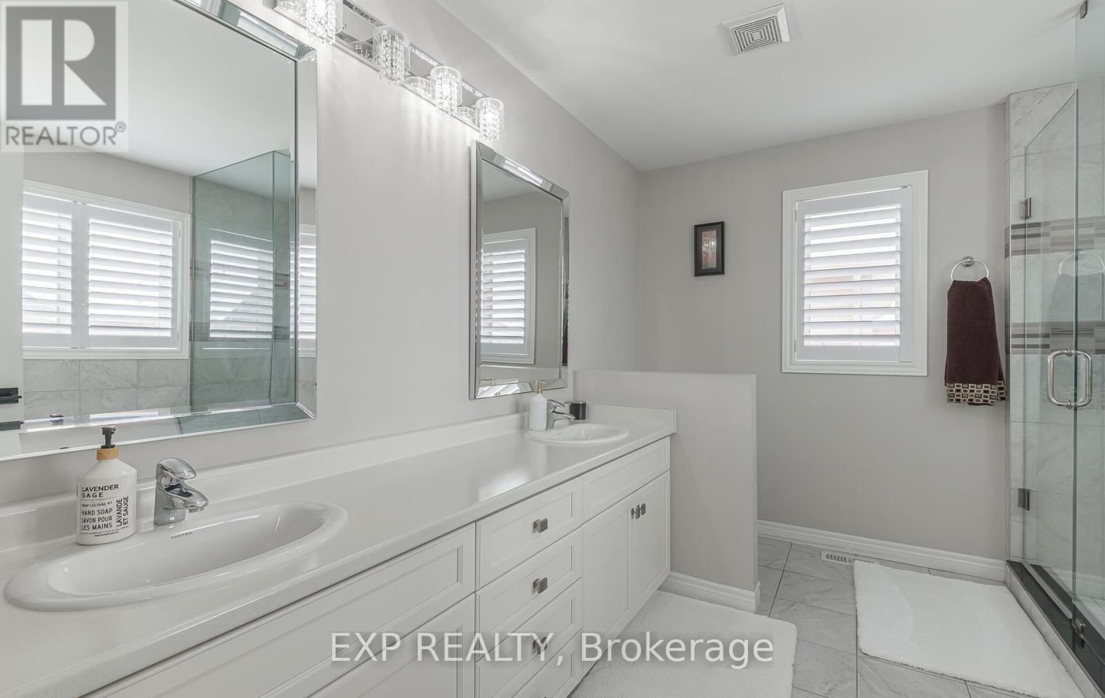 228 Greti Drive, Hamilton, ON - Indoor Photo Showing Bathroom