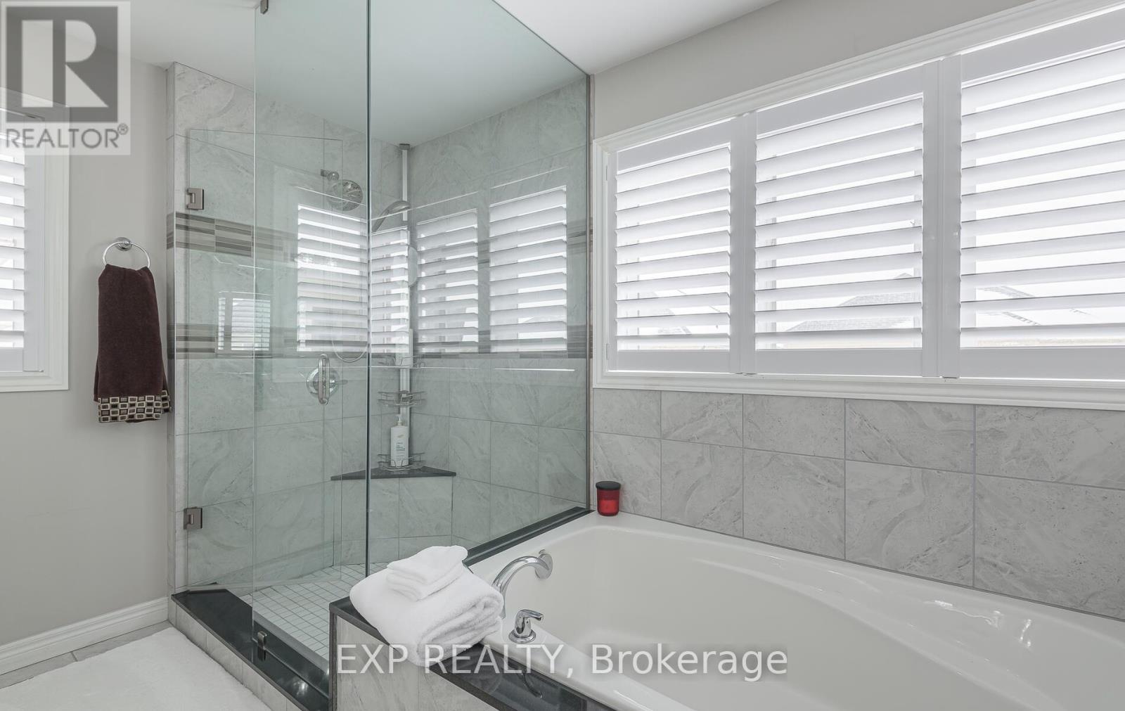 228 Greti Drive, Hamilton, ON - Indoor Photo Showing Bathroom