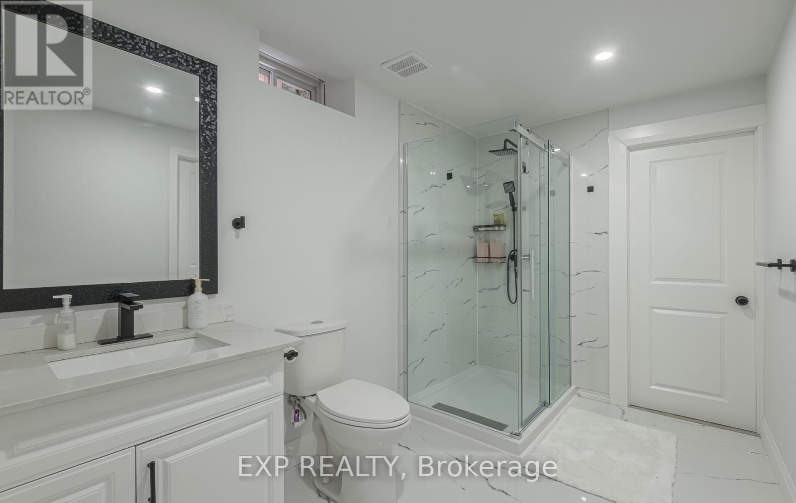 228 Greti Drive, Hamilton, ON - Indoor Photo Showing Bathroom