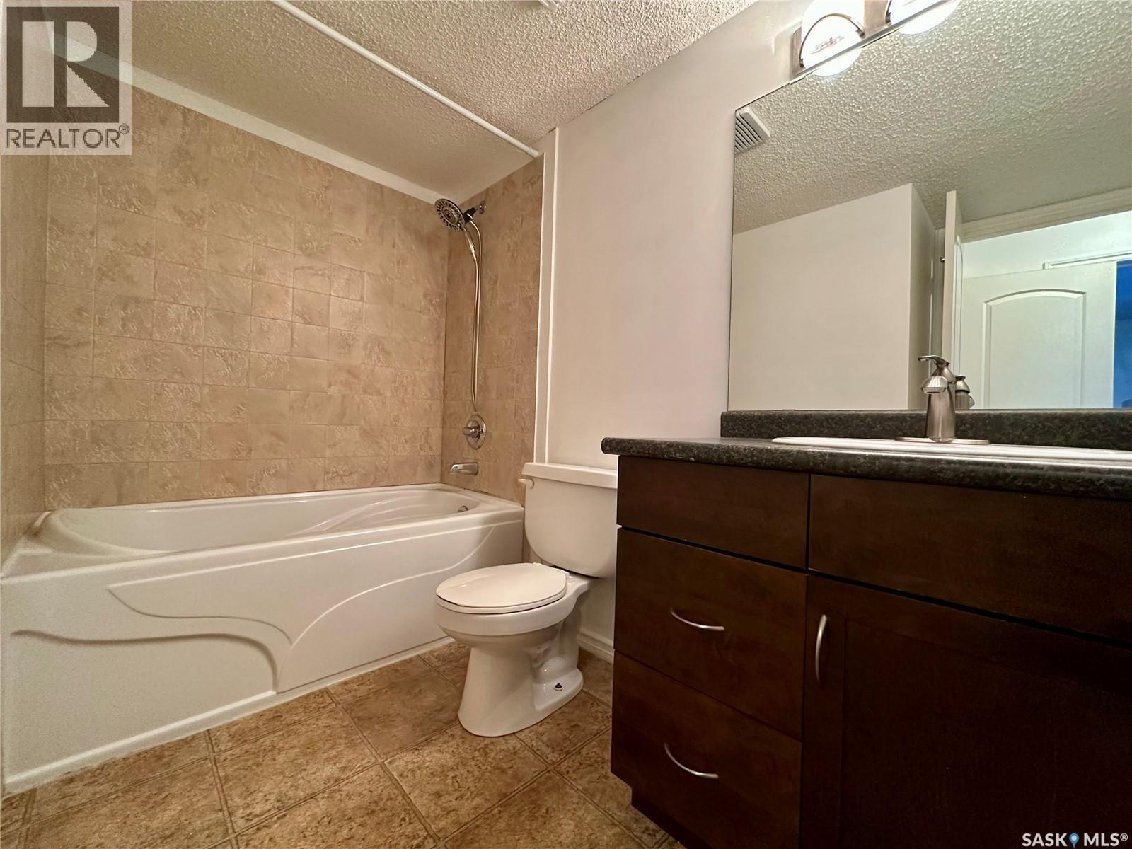 307 2233 St Henry Avenue, Saskatoon, SK - Indoor Photo Showing Bathroom