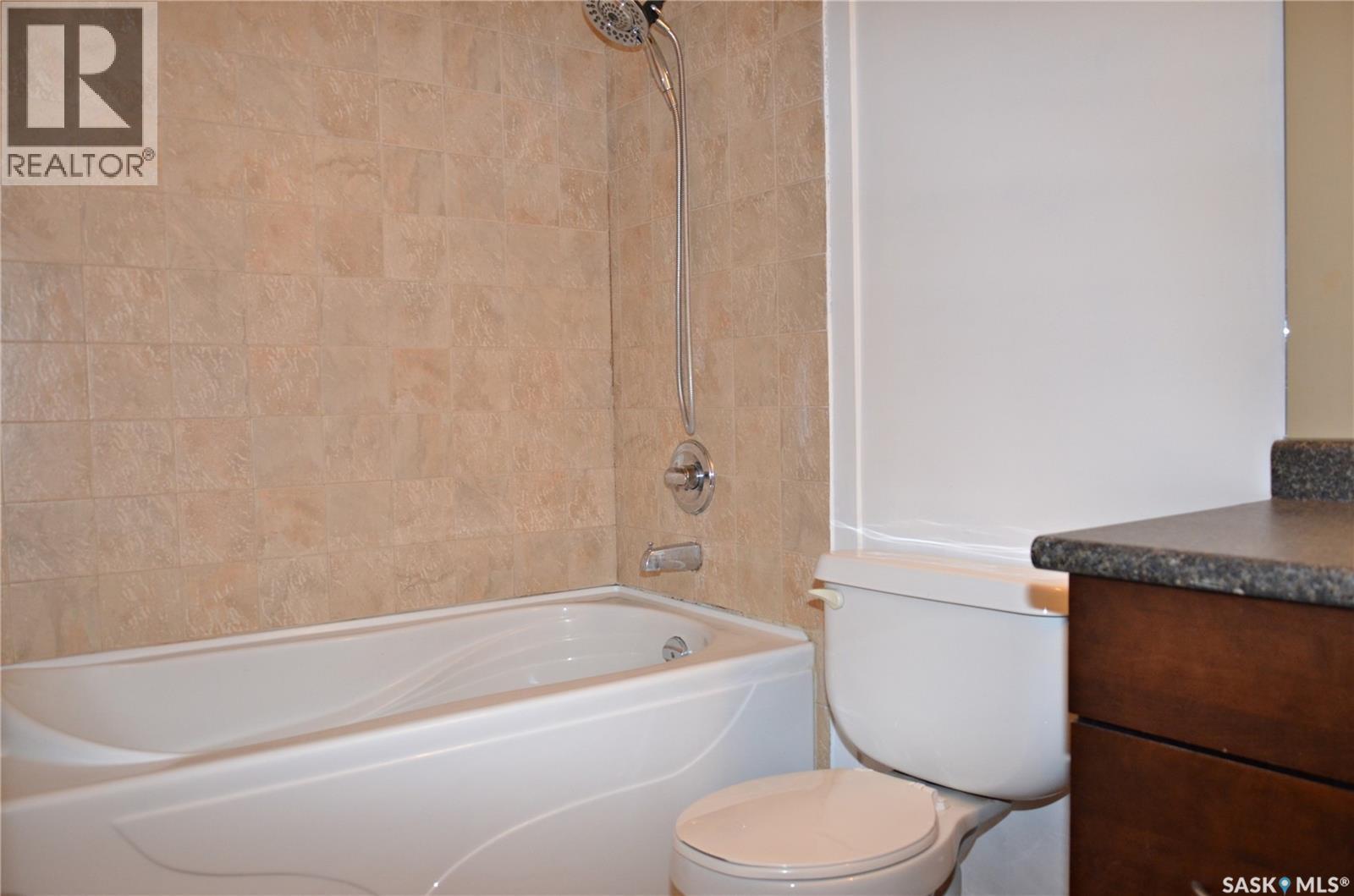 307 2233 St Henry Avenue, Saskatoon, SK - Indoor Photo Showing Bathroom