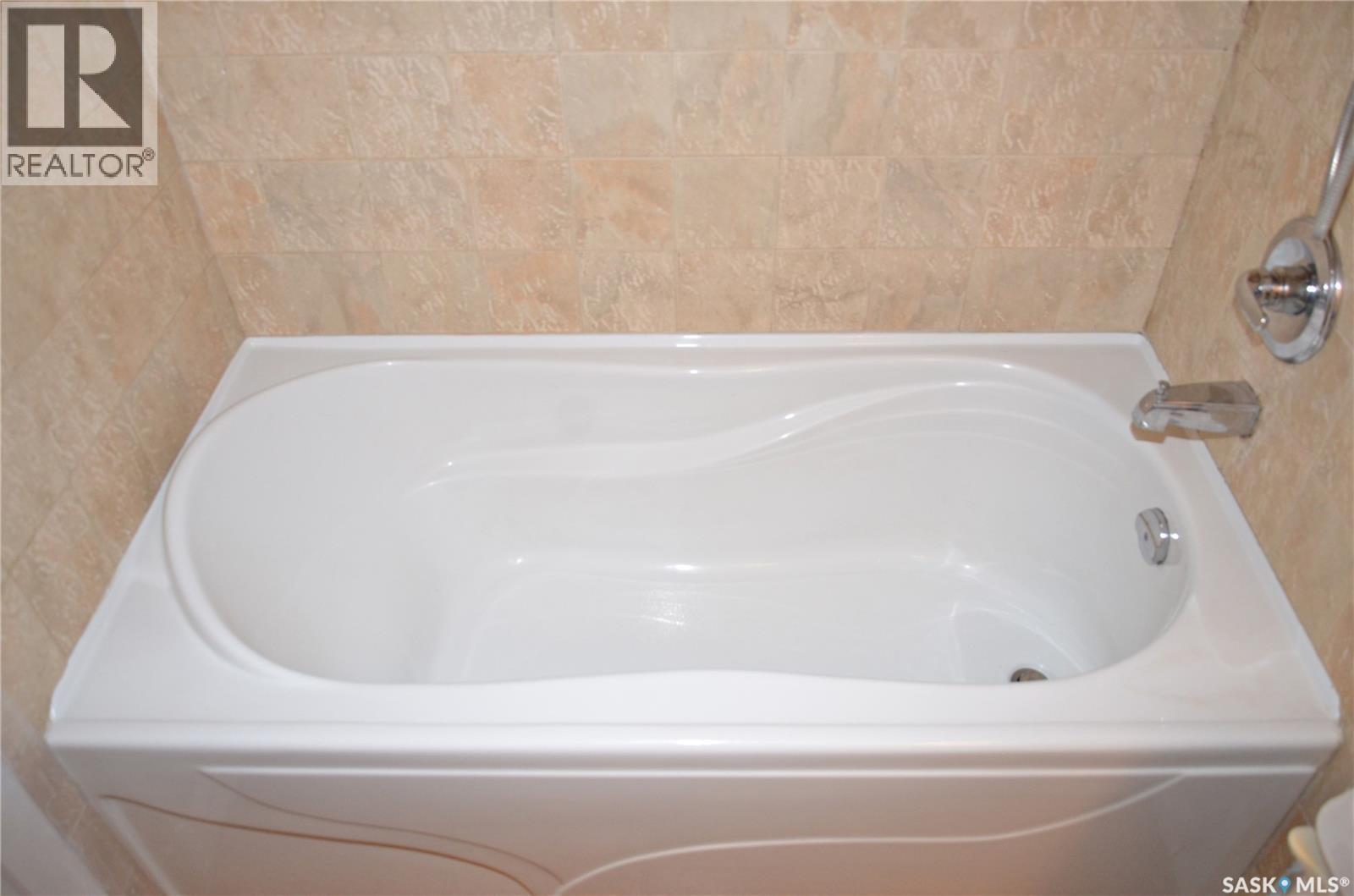 307 2233 St Henry Avenue, Saskatoon, SK - Indoor Photo Showing Bathroom