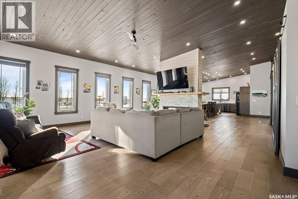 Cote Acreage, Benson Rm No. 35, SK - Indoor