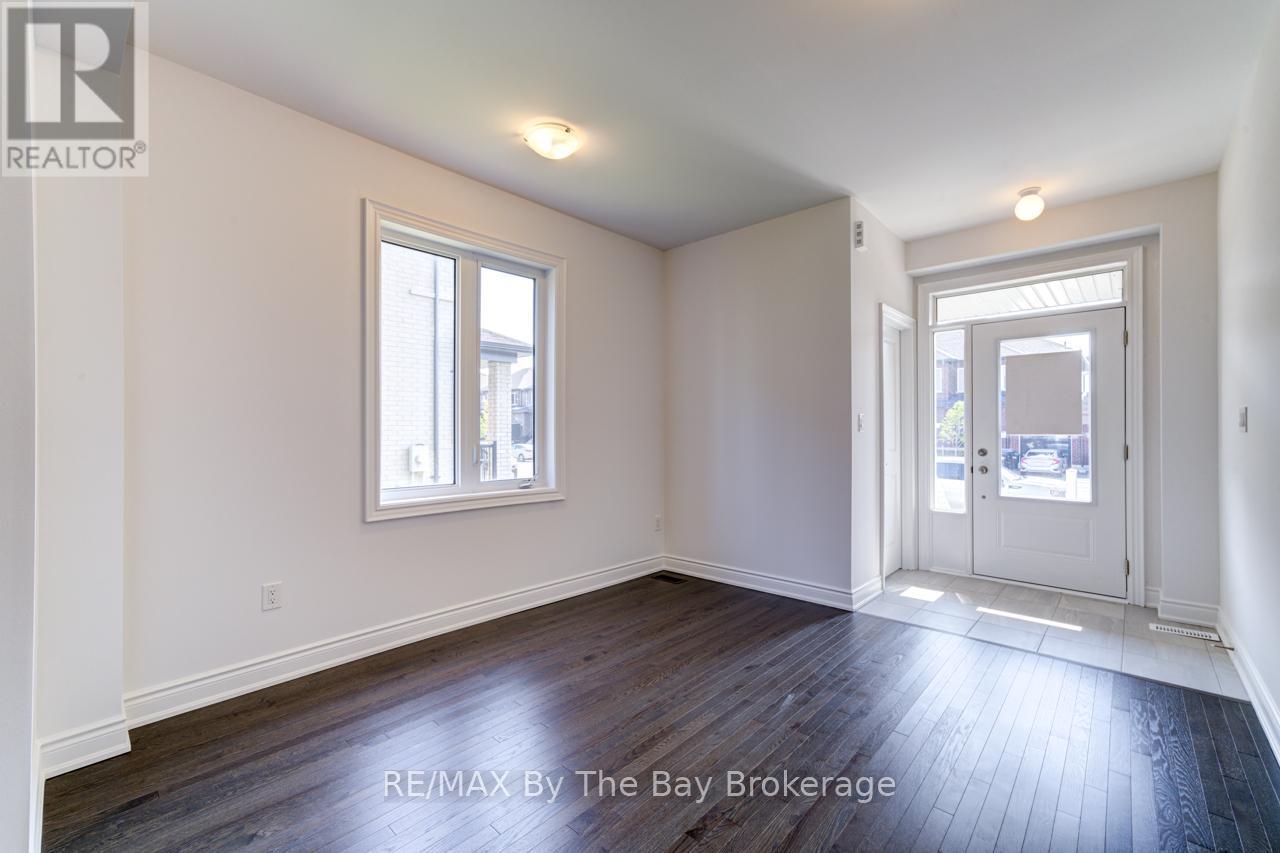 21 Lisa Street, Wasaga Beach, ON - Indoor Photo Showing Other Room