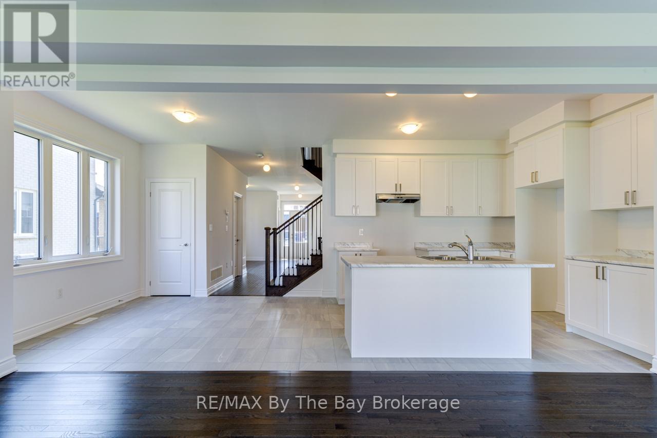 21 Lisa Street, Wasaga Beach, ON - Indoor Photo Showing Kitchen
