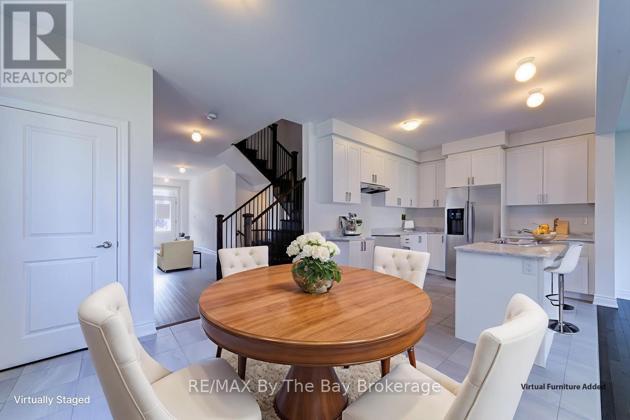 21 Lisa Street, Wasaga Beach, ON - Indoor Photo Showing Dining Room