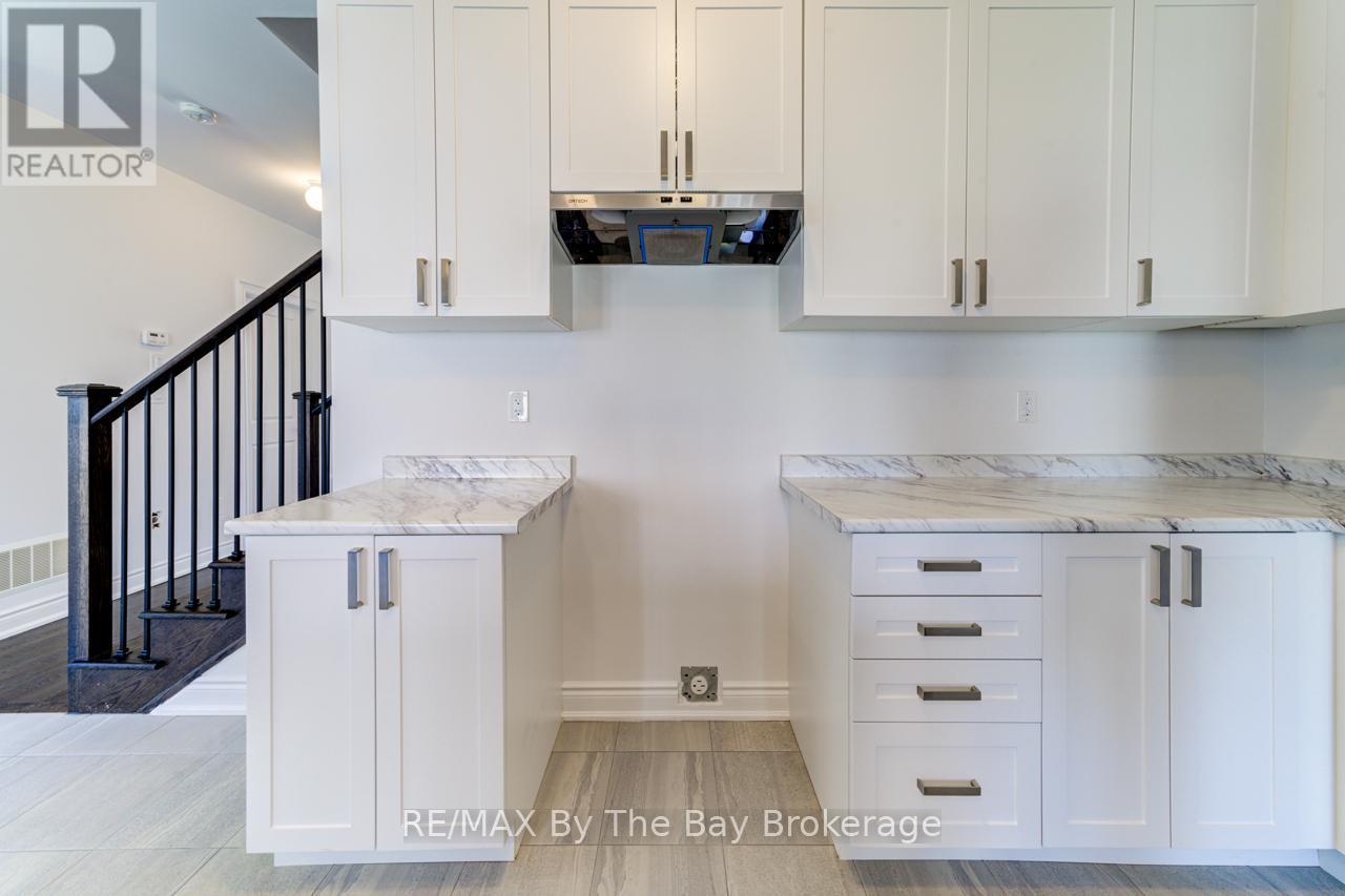 21 Lisa Street, Wasaga Beach, ON - Indoor