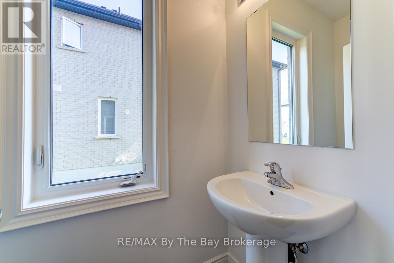 21 Lisa Street, Wasaga Beach, ON - Indoor Photo Showing Bathroom