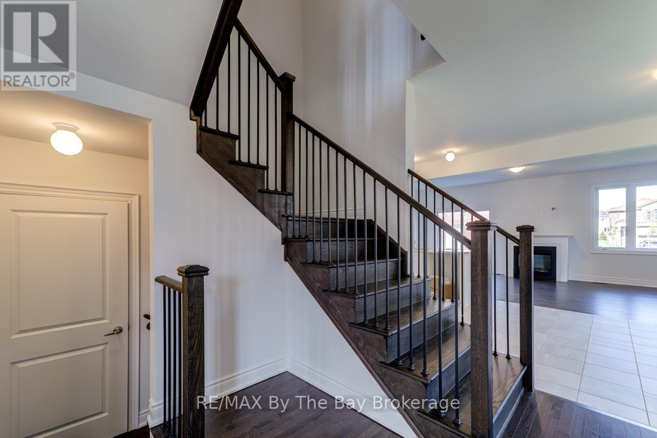 21 Lisa Street, Wasaga Beach, ON - Indoor Photo Showing Other Room