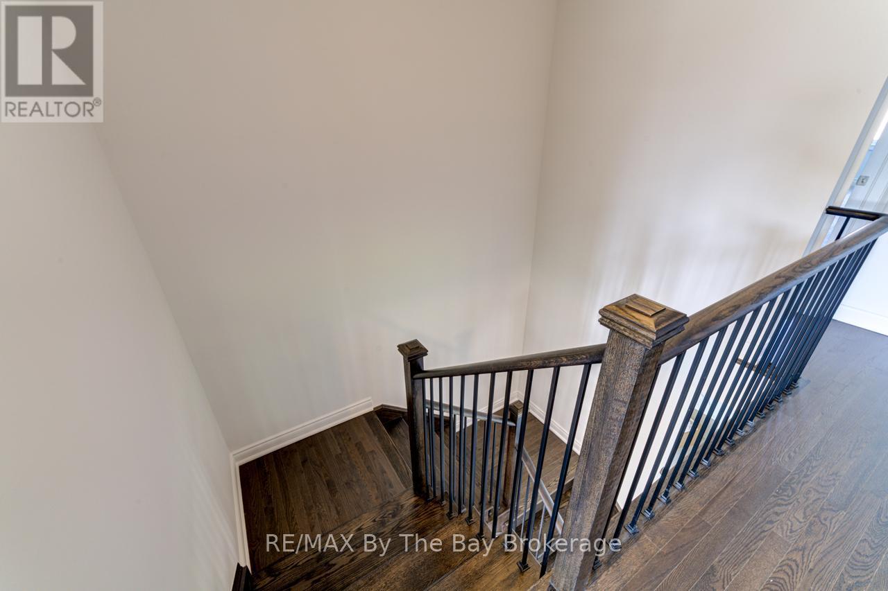 21 Lisa Street, Wasaga Beach, ON - Indoor Photo Showing Other Room