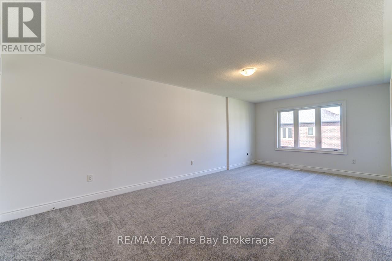 21 Lisa Street, Wasaga Beach, ON - Indoor Photo Showing Other Room