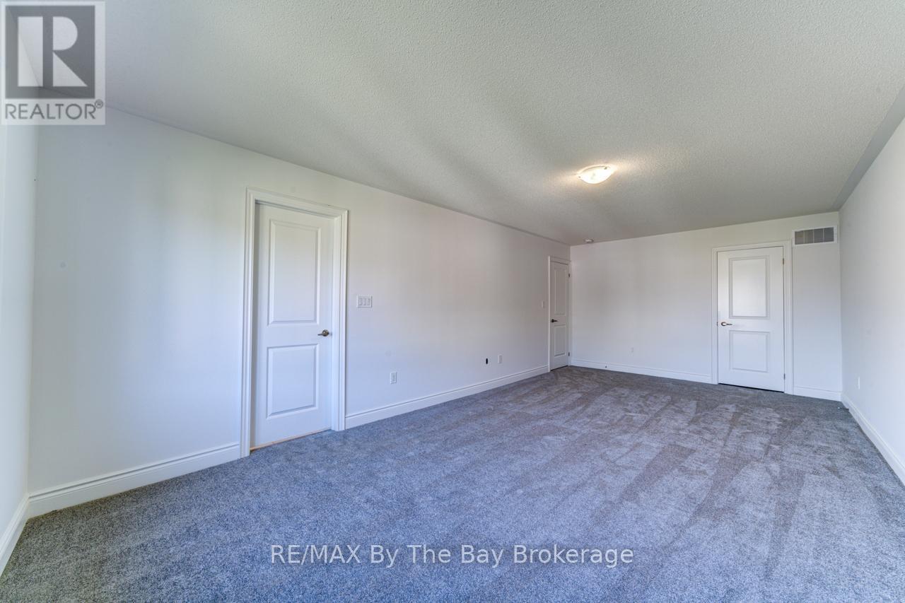 21 Lisa Street, Wasaga Beach, ON - Indoor Photo Showing Other Room