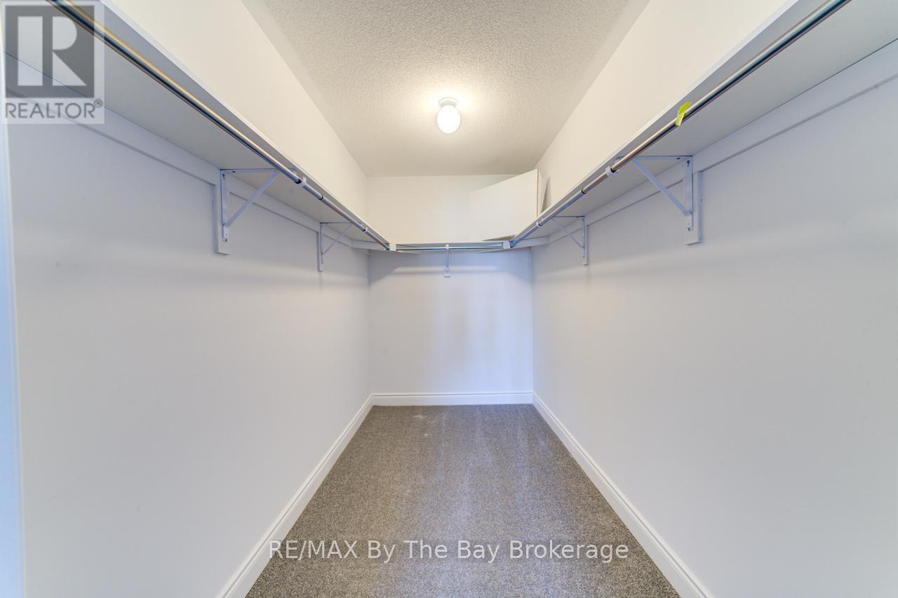 21 Lisa Street, Wasaga Beach, ON - Indoor With Storage