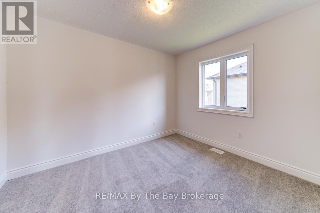 21 Lisa Street, Wasaga Beach, ON - Indoor Photo Showing Other Room