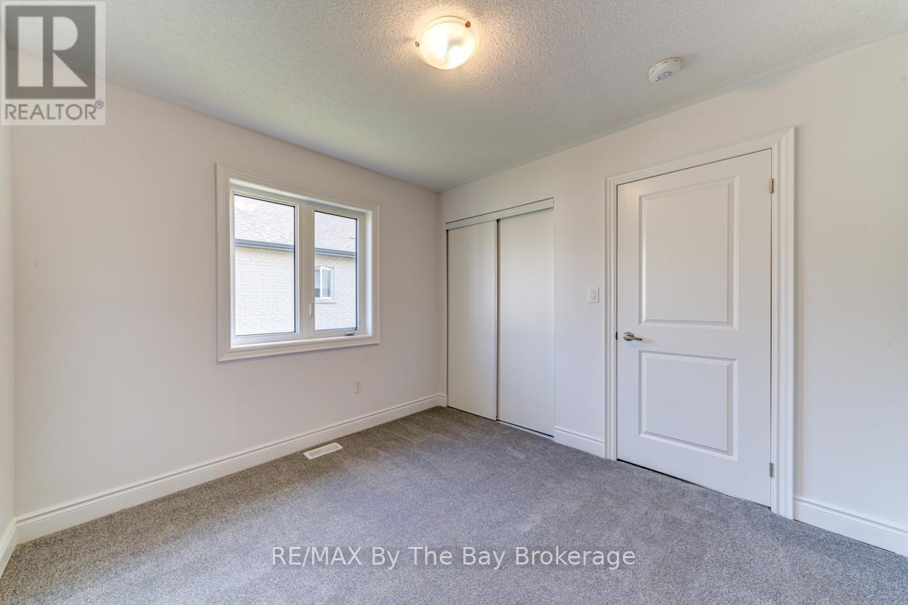 21 Lisa Street, Wasaga Beach, ON - Indoor Photo Showing Other Room