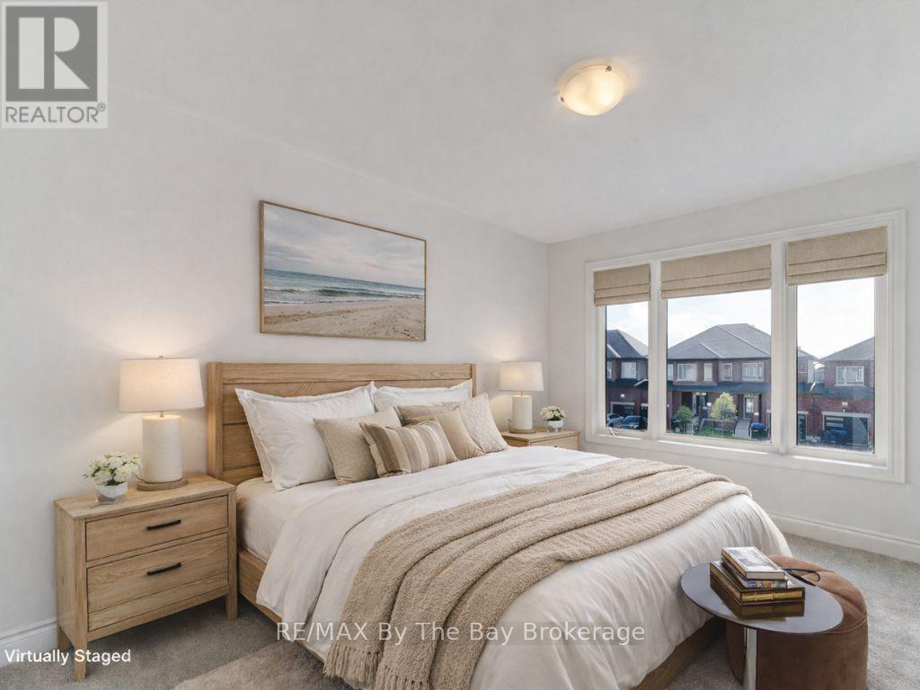 21 Lisa Street, Wasaga Beach, ON - Indoor Photo Showing Bedroom