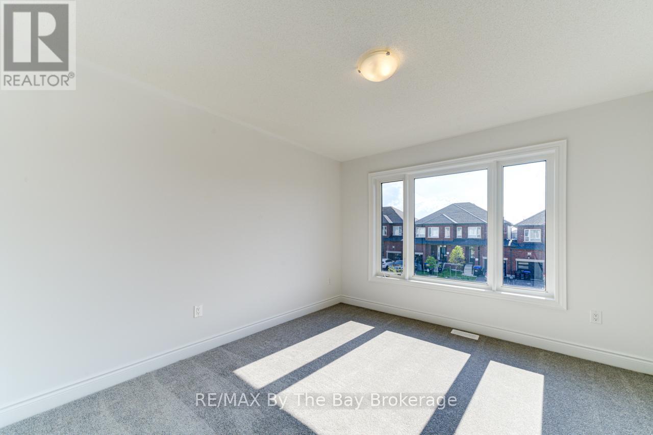 21 Lisa Street, Wasaga Beach, ON - Indoor Photo Showing Other Room