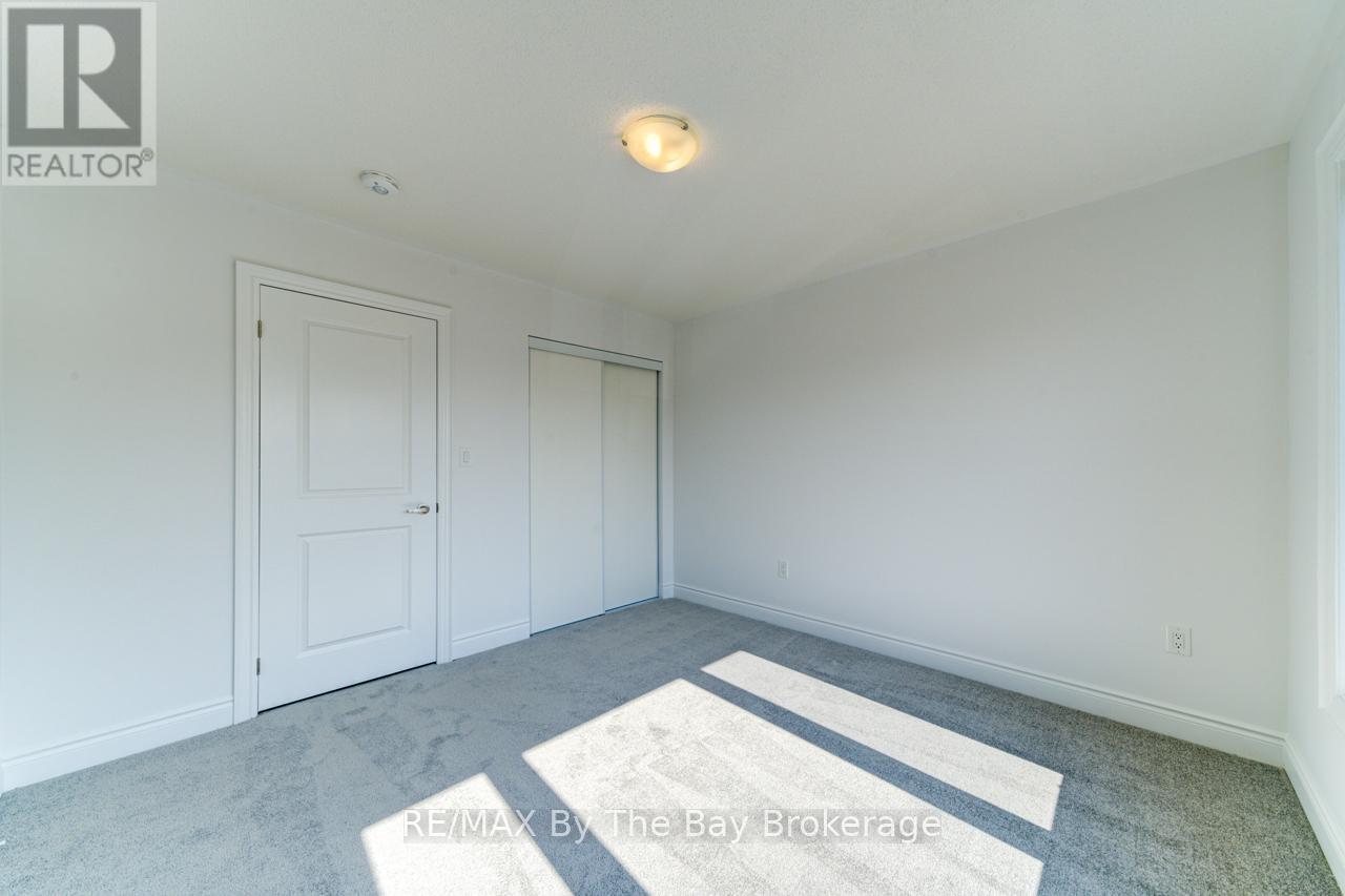 21 Lisa Street, Wasaga Beach, ON - Indoor Photo Showing Other Room