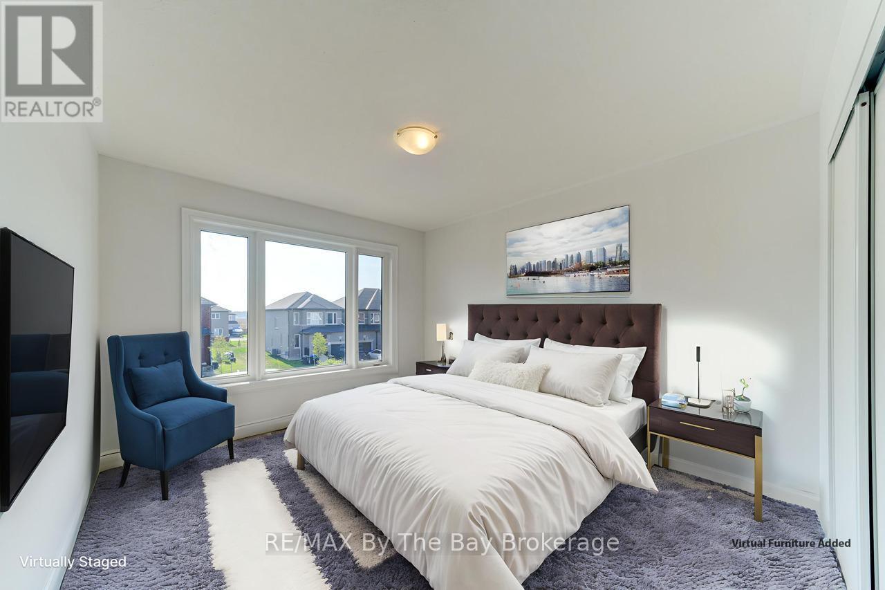 21 Lisa Street, Wasaga Beach, ON - Indoor Photo Showing Bedroom