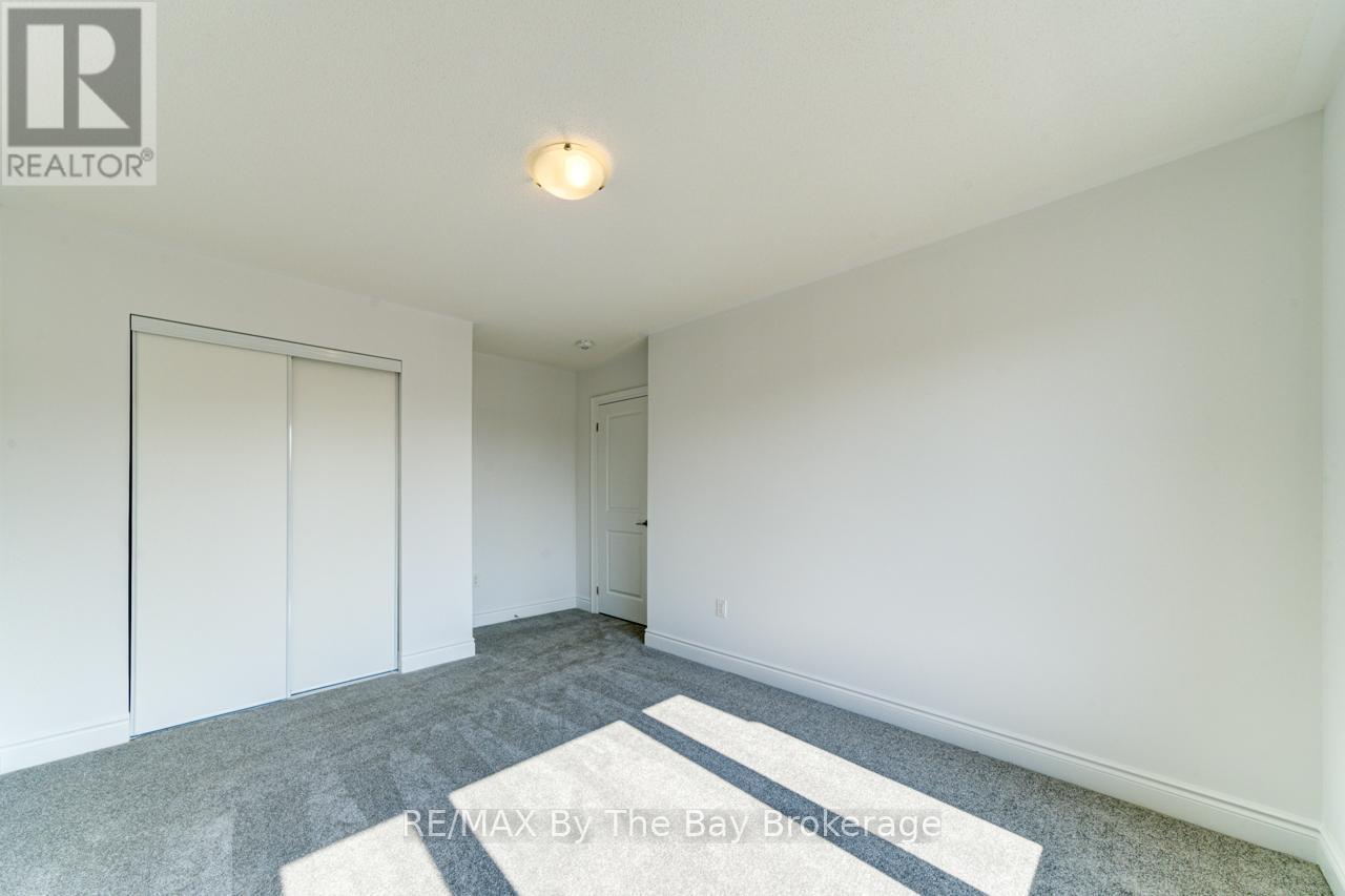 21 Lisa Street, Wasaga Beach, ON - Indoor Photo Showing Other Room