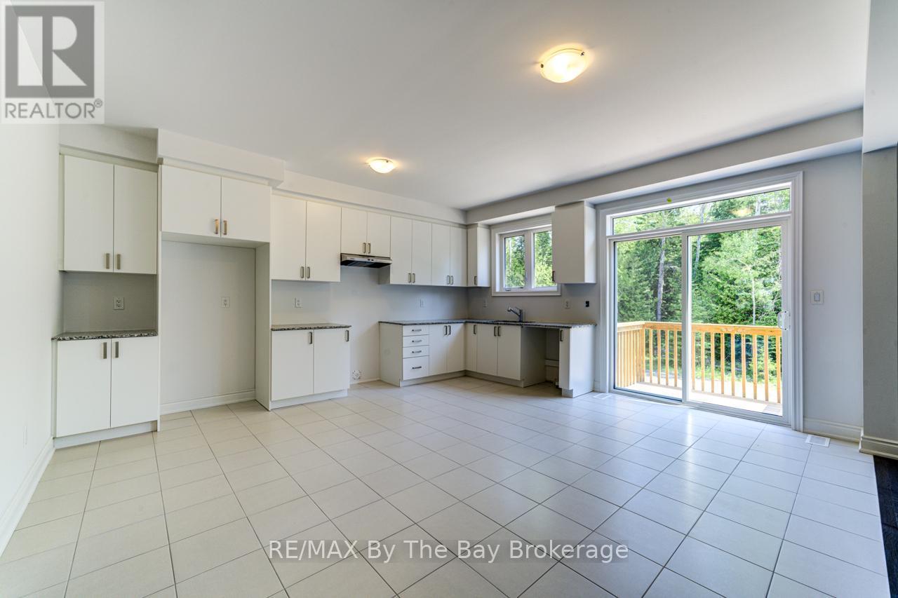 5 Misty Ridge Road, Wasaga Beach, ON - Indoor Photo Showing Kitchen
