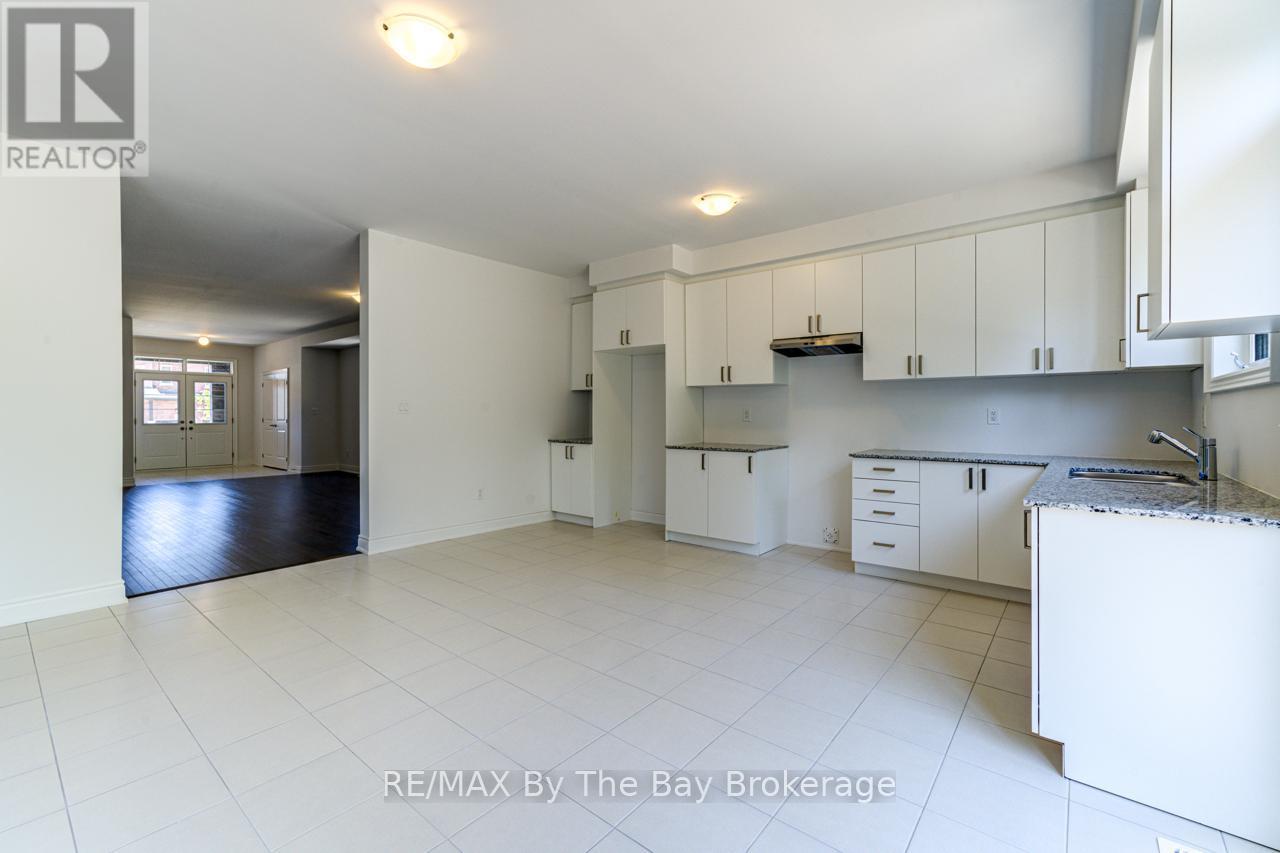 5 Misty Ridge Road, Wasaga Beach, ON - Indoor Photo Showing Kitchen