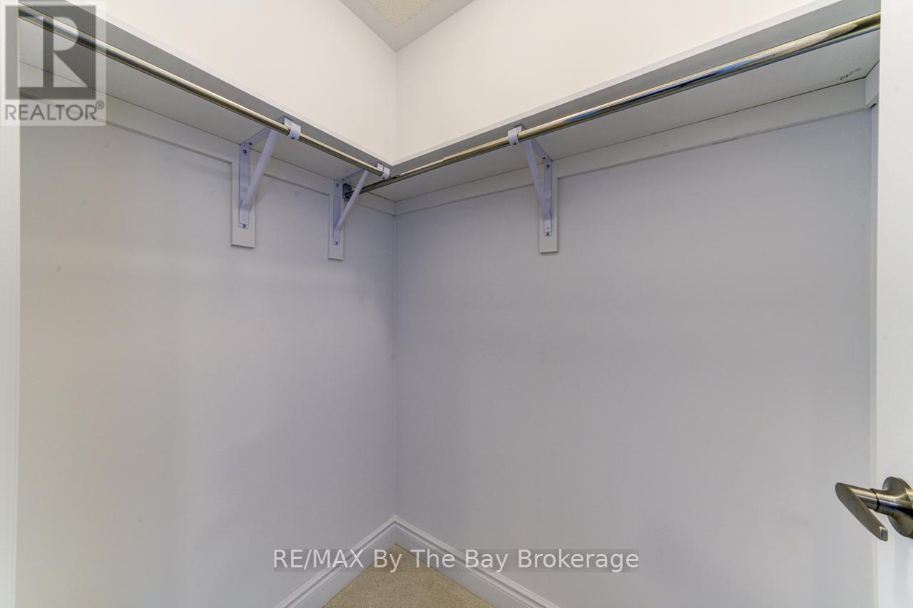 5 Misty Ridge Road, Wasaga Beach, ON - Indoor With Storage