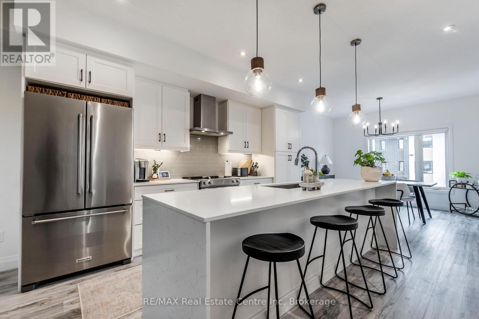 59 Lily Lane, Guelph (Clairfields/Hanlon Business Park), ON - Indoor Photo Showing Kitchen With Stainless Steel Kitchen With Upgraded Kitchen