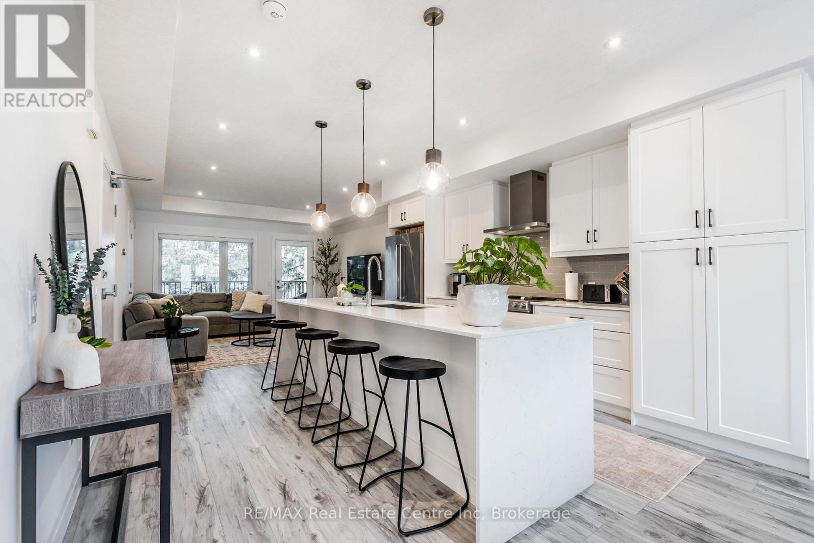 59 Lily Lane, Guelph (Clairfields/Hanlon Business Park), ON - Indoor Photo Showing Kitchen With Upgraded Kitchen