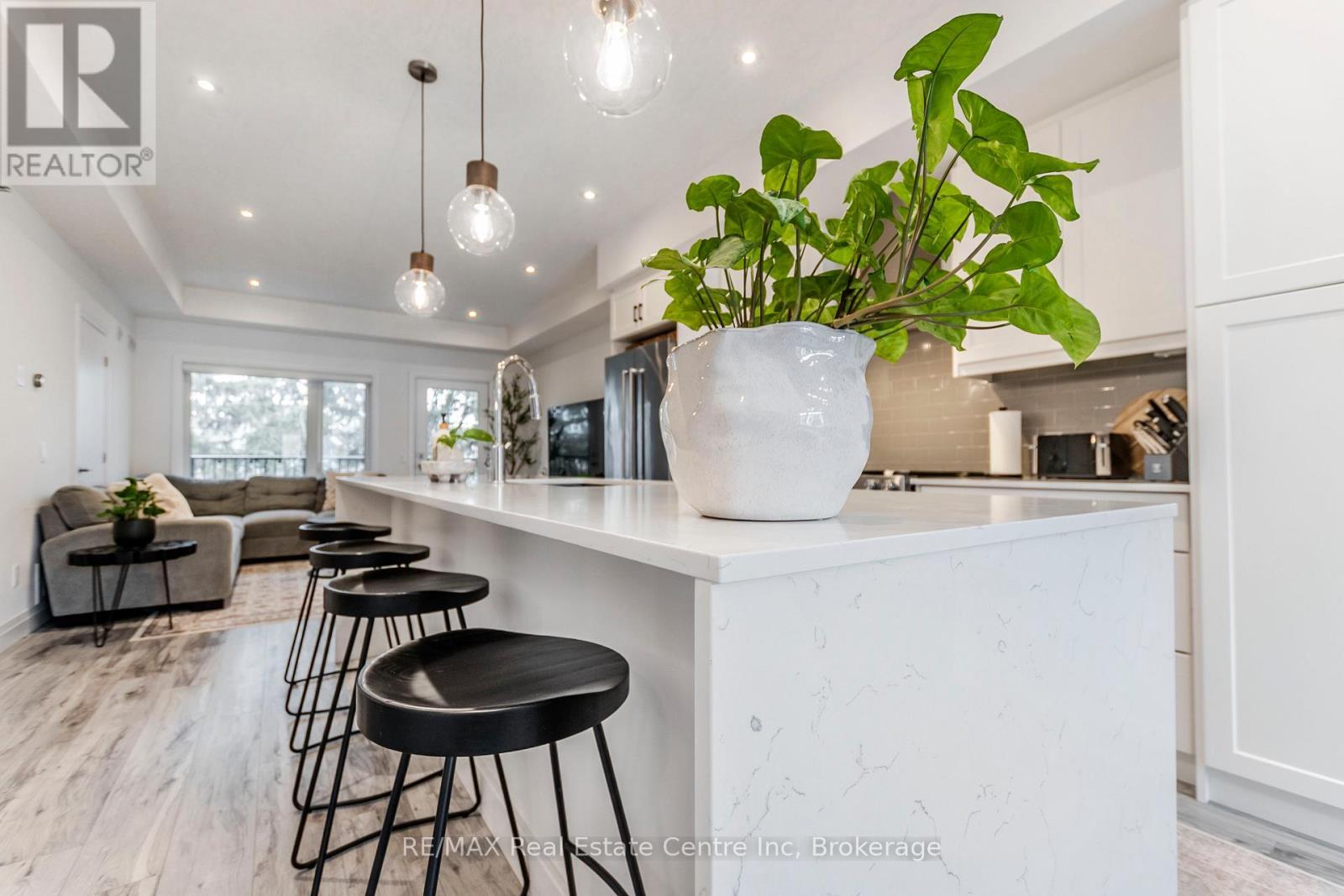 59 Lily Lane, Guelph (Clairfields/Hanlon Business Park), ON - Indoor