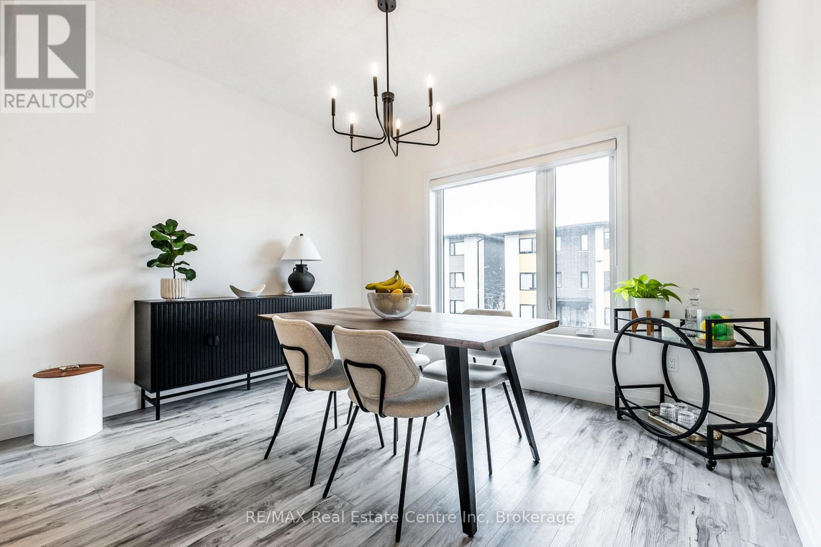 59 Lily Lane, Guelph (Clairfields/Hanlon Business Park), ON - Indoor Photo Showing Dining Room