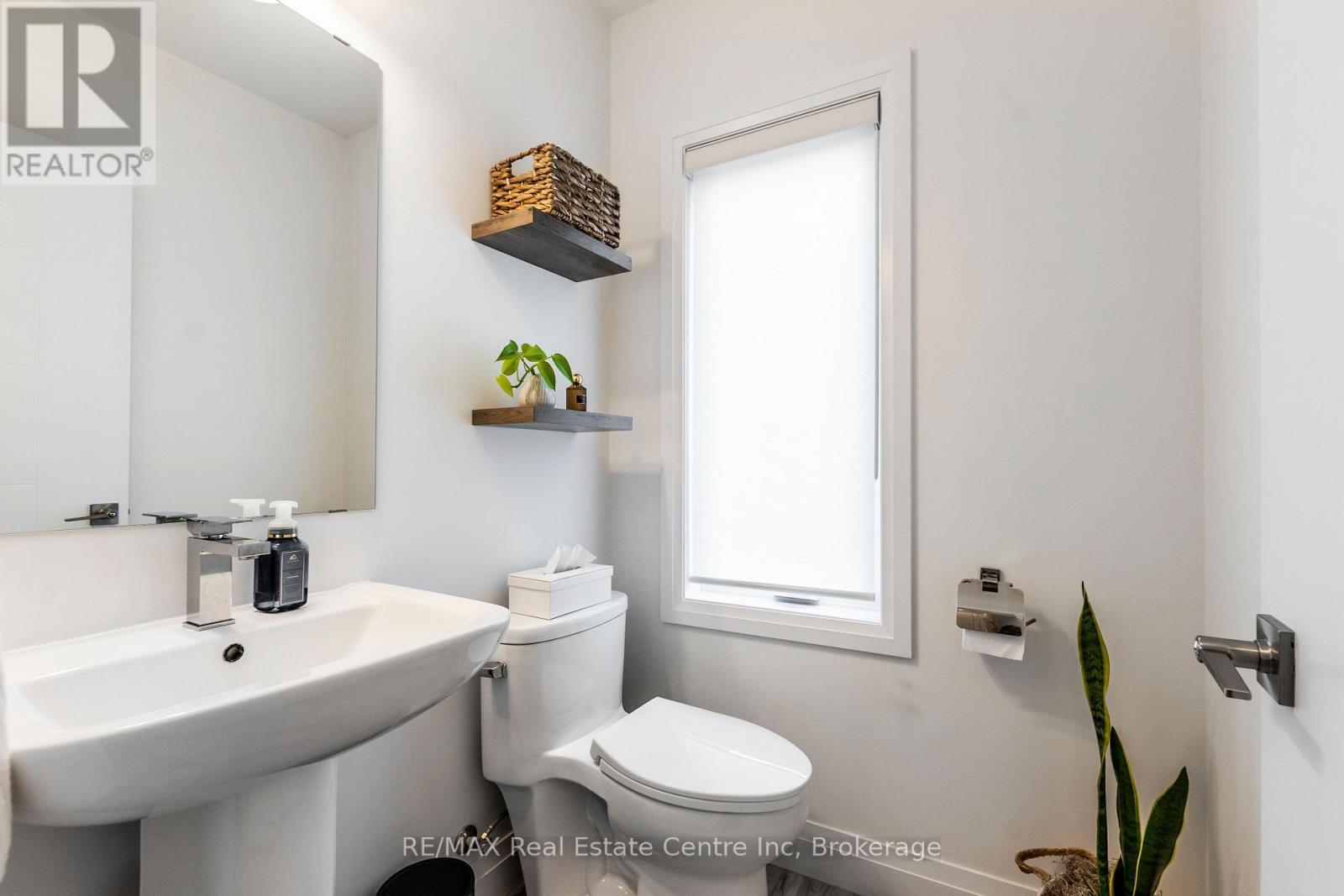 59 Lily Lane, Guelph (Clairfields/Hanlon Business Park), ON - Indoor Photo Showing Bathroom