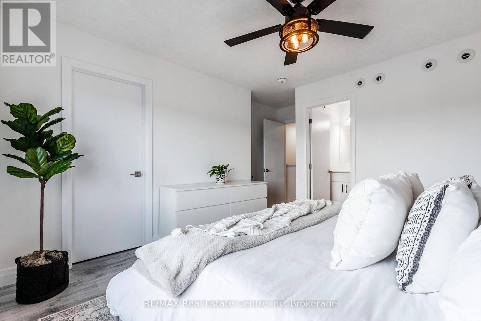 59 Lily Lane, Guelph (Clairfields/Hanlon Business Park), ON - Indoor Photo Showing Bedroom