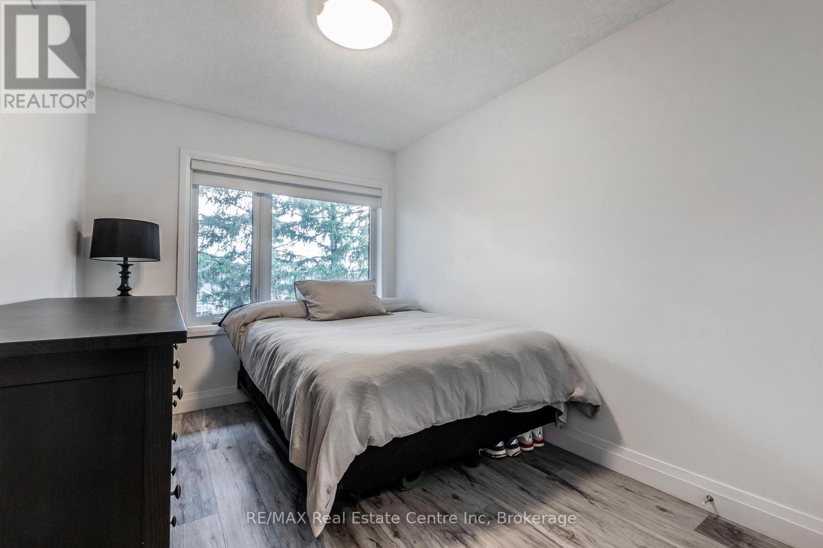 59 Lily Lane, Guelph (Clairfields/Hanlon Business Park), ON - Indoor Photo Showing Bedroom