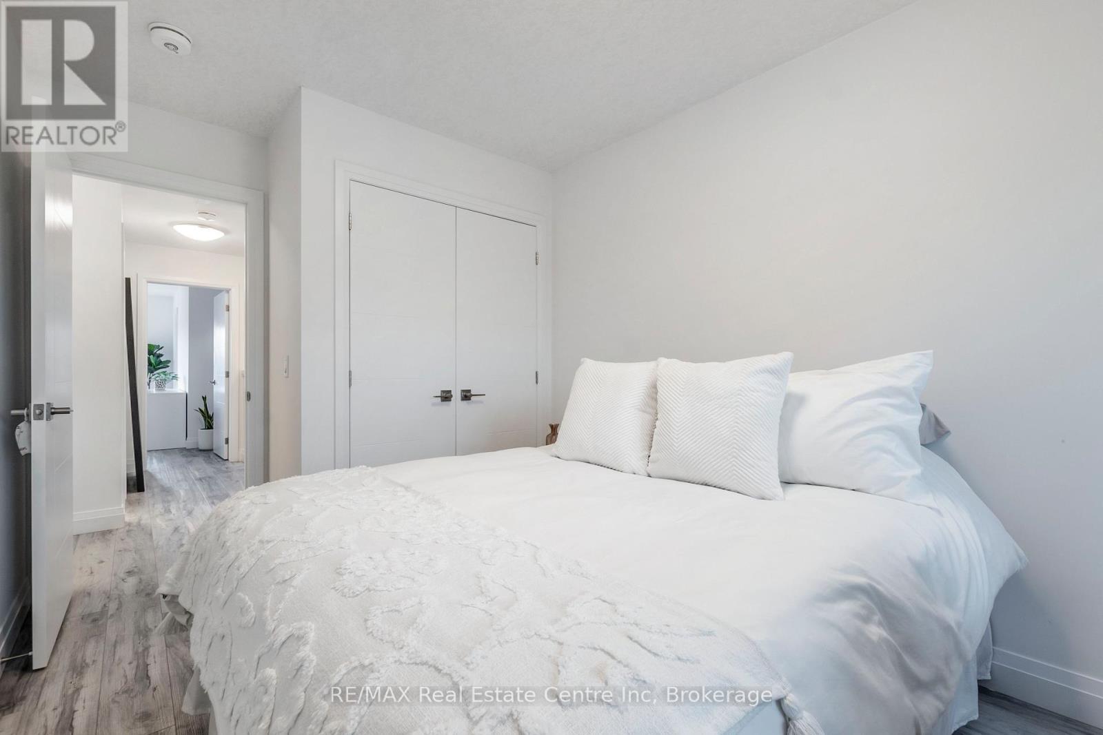 59 Lily Lane, Guelph (Clairfields/Hanlon Business Park), ON - Indoor Photo Showing Bedroom