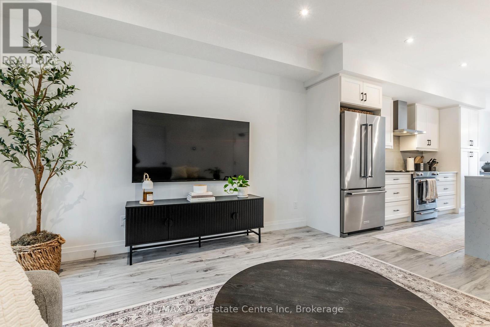 59 Lily Lane, Guelph (Clairfields/Hanlon Business Park), ON - Indoor