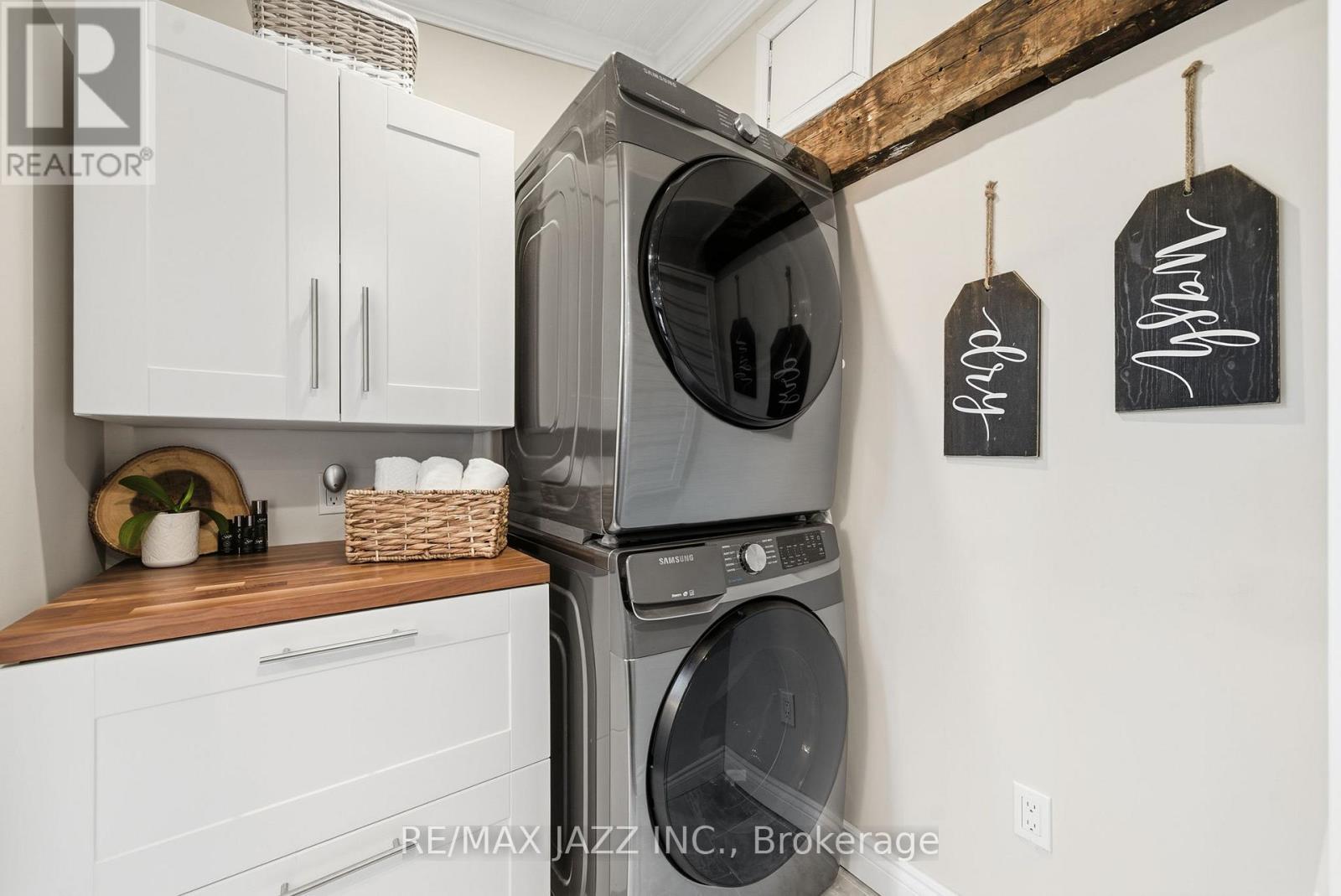 922 Byron Street S, Whitby (Downtown Whitby), ON - Indoor Photo Showing Laundry Room
