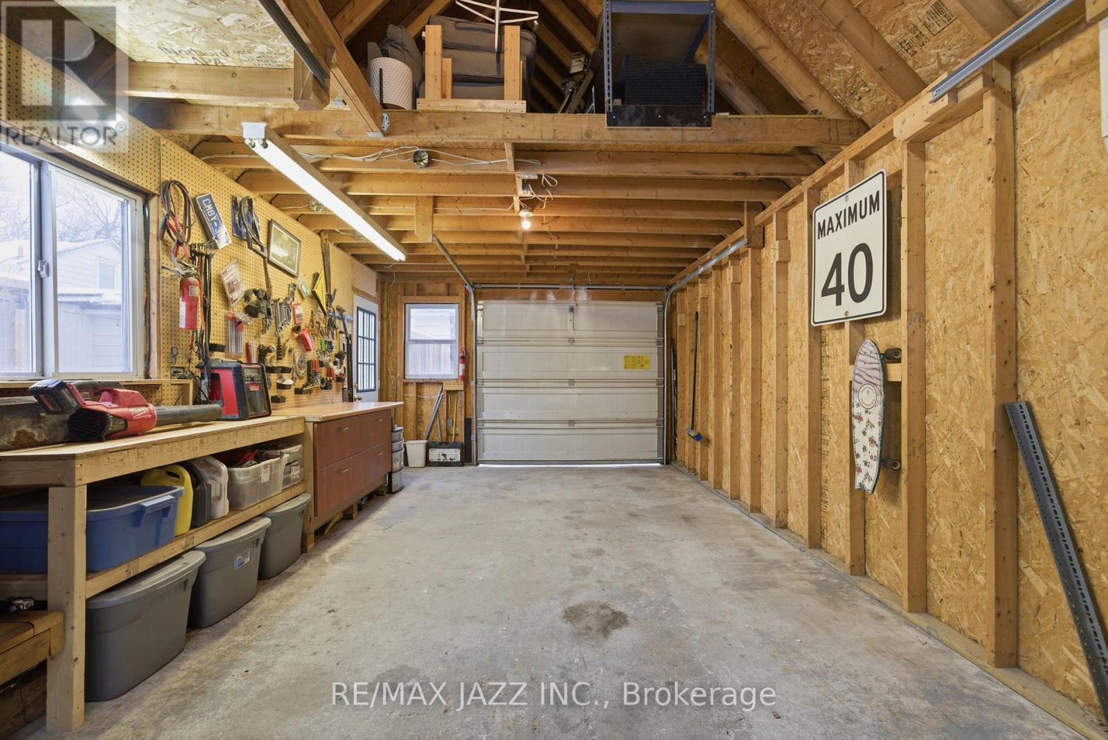 922 Byron Street S, Whitby (Downtown Whitby), ON - Indoor Photo Showing Garage