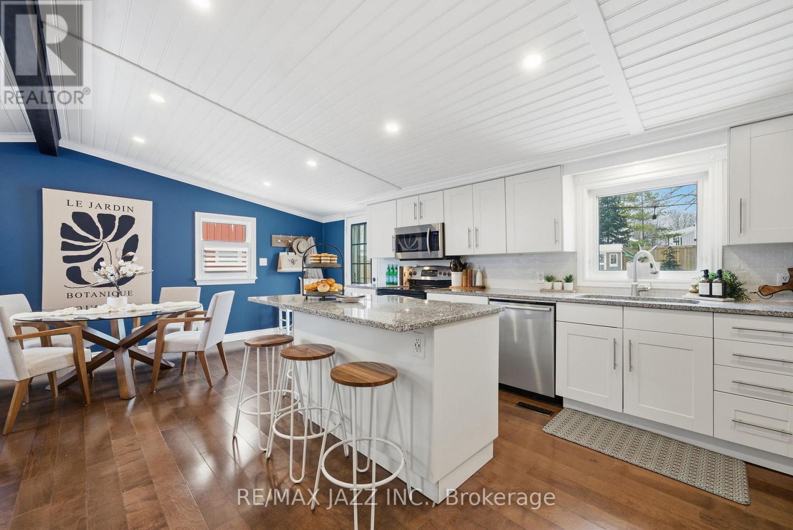 922 Byron Street S, Whitby (Downtown Whitby), ON - Indoor Photo Showing Kitchen With Stainless Steel Kitchen With Upgraded Kitchen