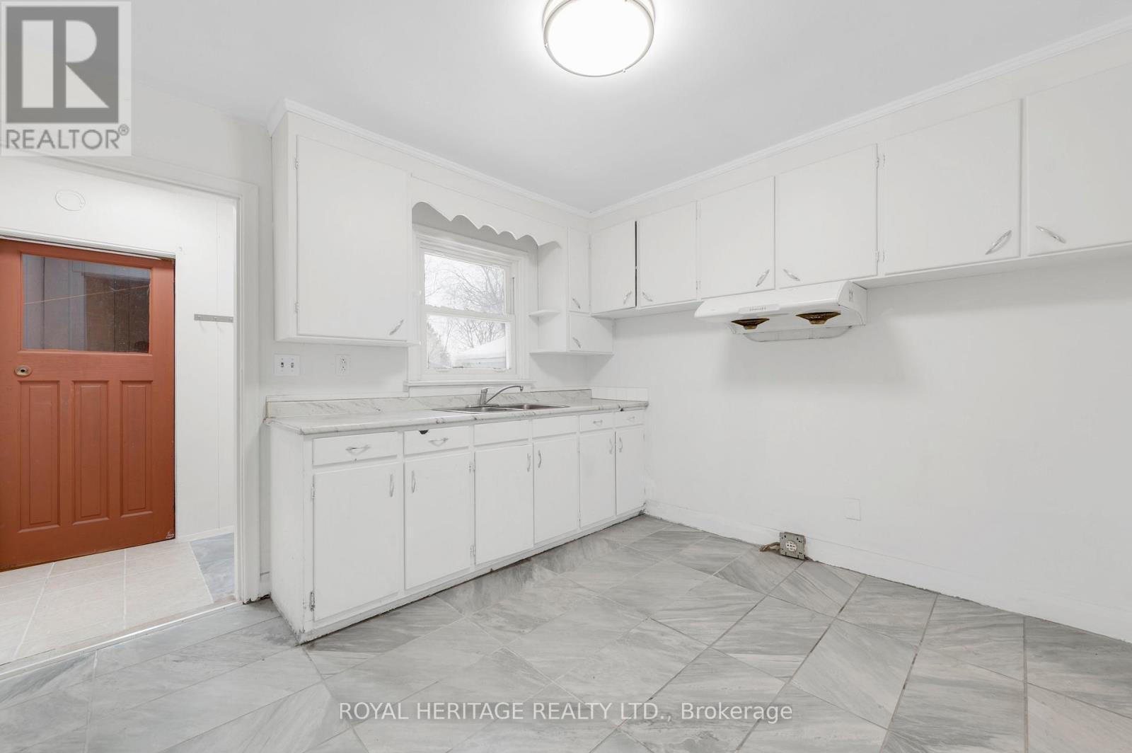5 Meade Street, Brighton, ON - Indoor Photo Showing Kitchen
