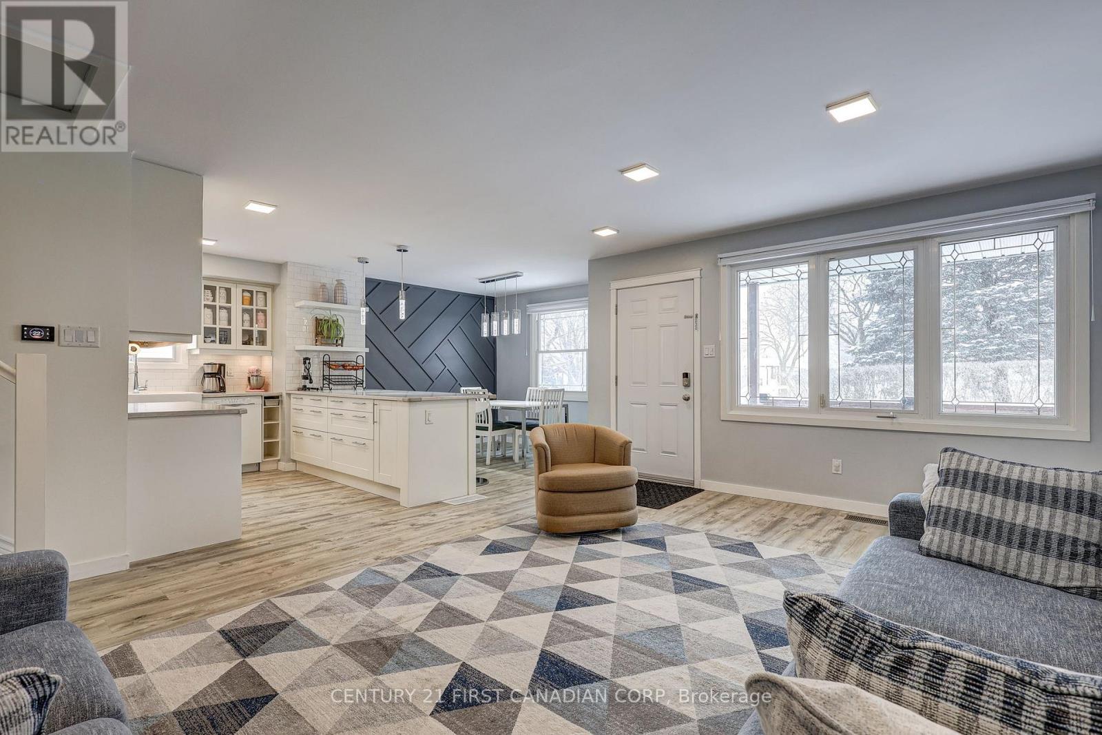 86 Patience Crescent, London South (South X), ON - Indoor Photo Showing Living Room