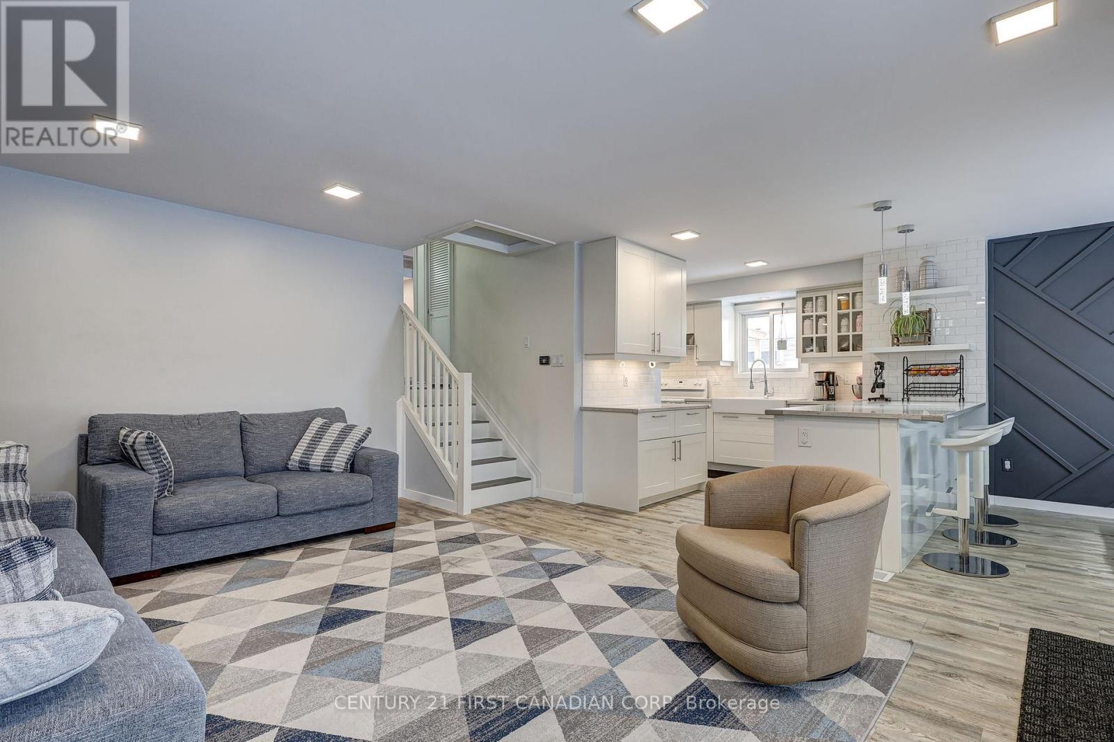 86 Patience Crescent, London South (South X), ON - Indoor Photo Showing Living Room