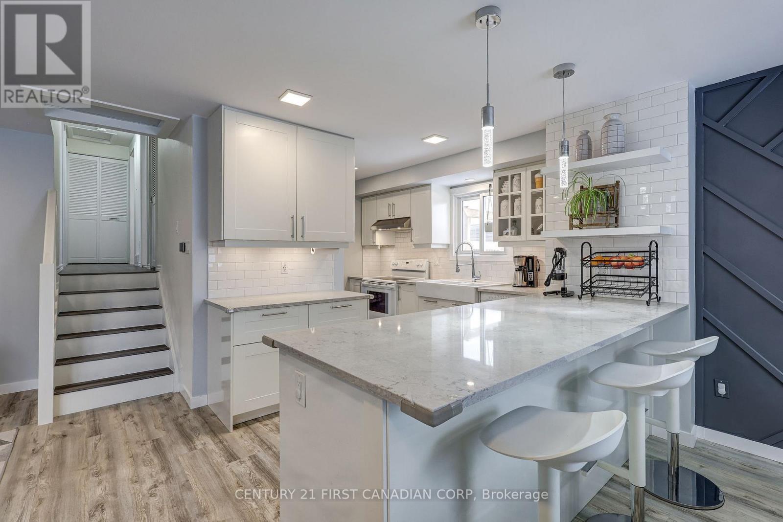 86 Patience Crescent, London South (South X), ON - Indoor Photo Showing Kitchen With Upgraded Kitchen