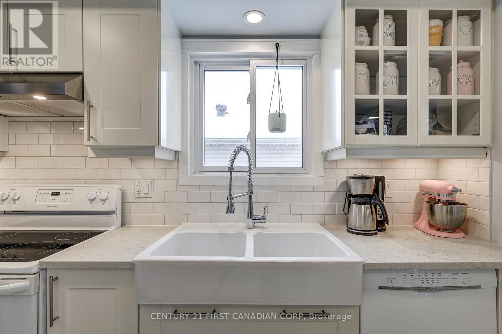 86 Patience Crescent, London South (South X), ON - Indoor Photo Showing Kitchen With Double Sink