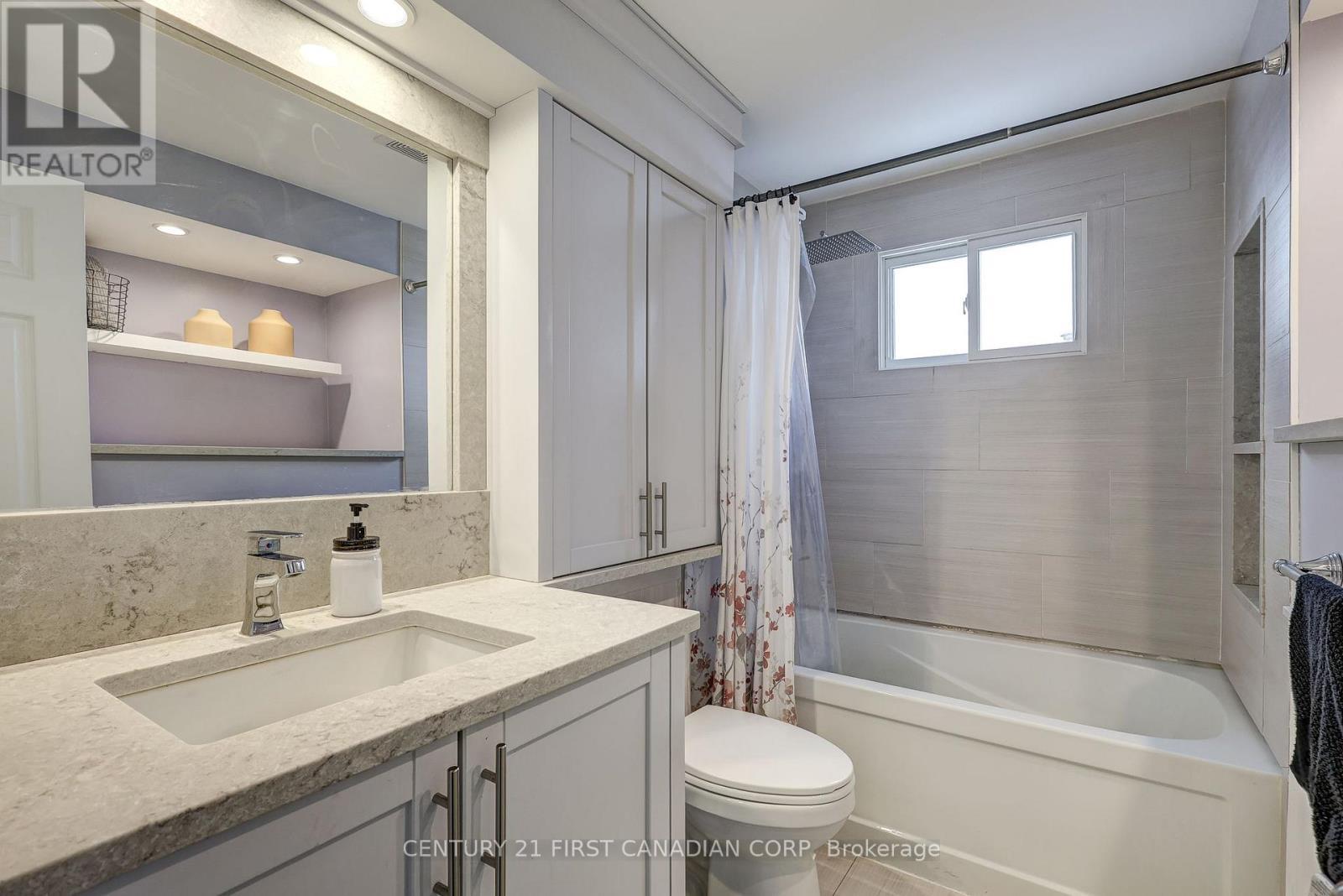 86 Patience Crescent, London South (South X), ON - Indoor Photo Showing Bathroom