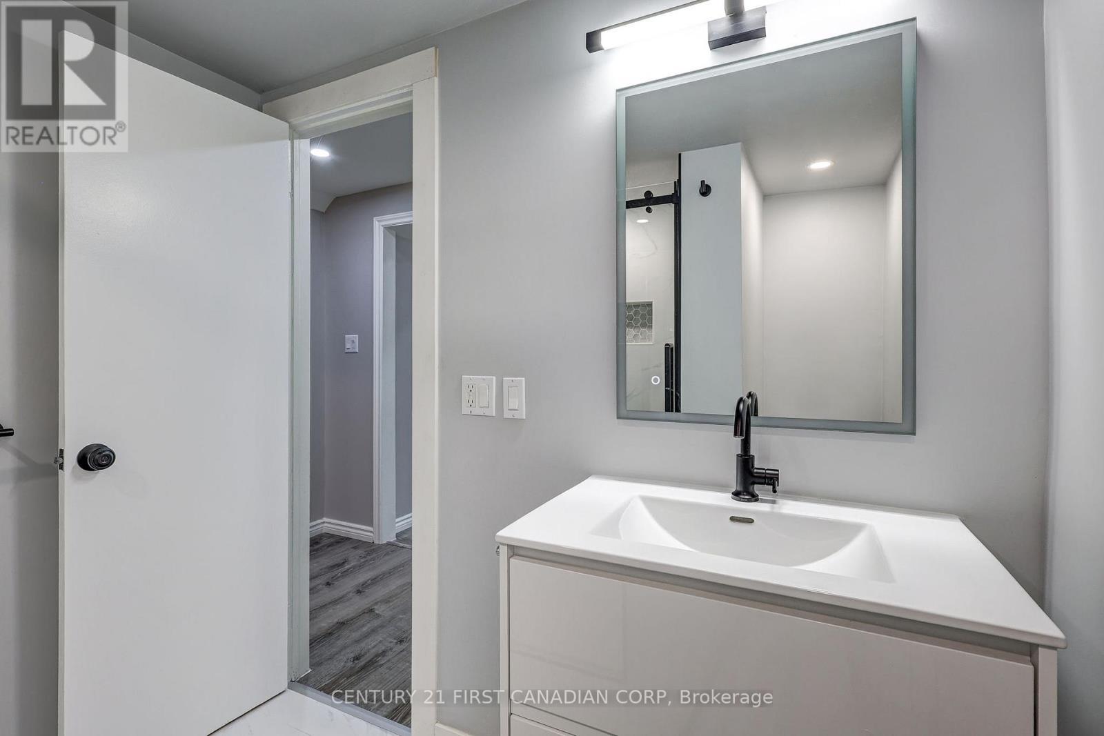 86 Patience Crescent, London South (South X), ON - Indoor Photo Showing Bathroom