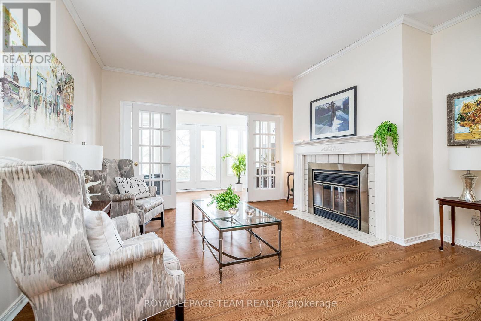 living room - 14 - 27 Pine Needles Court, Ottawa, ON - Indoor Photo Showing Living Room With Fireplace