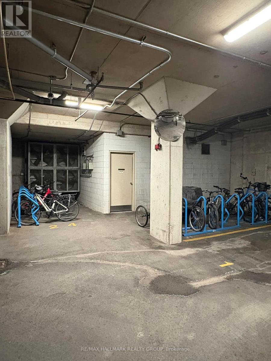 Bike racks - 401 - 205 Bolton Street, Ottawa, ON - Indoor Photo Showing Garage